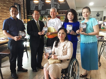 Group photo with APCD staff and Prof. Wiriya at Yim Soo Cafe