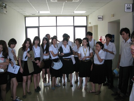Students from King Mongkut's Institute of Technology Going around the APCD Building