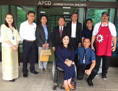Group photo of Thai Yamazaki executives and APCD heads and staff