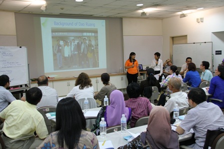Session by Ms. Phacharin Sujaritwatanasak (Leader, Dao Ruang Group)