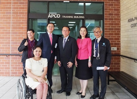 Group photo with APCD management staff and Mr. Myoung Su Lee