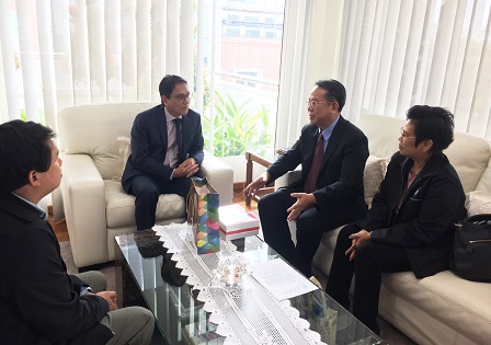 APCD team giving the Thai Ambassador an update of APCD activities implemented in Indonesia and other countries in Asia-Pacific