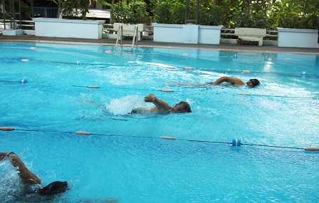 Swimming relays for participants with autism