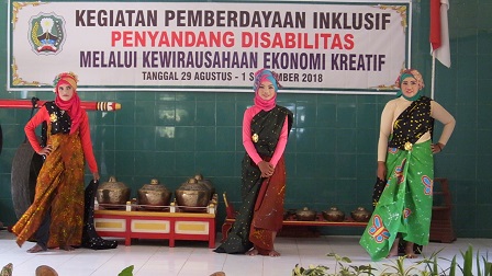 Fashion show by persons with disabilities at the welcome ceremonies in Magetan