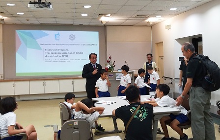 APCD Executive Director Mr. Piroon Laismit warmly welcomes students and teachers of the Thai-Japan Association School