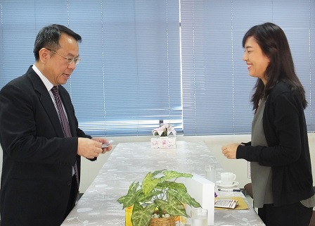 APCD Executive Director Mr. Piroon Laismit welcoming WAFCAT's Ms. Yukiko Kumazawa