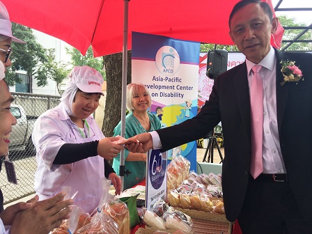 The MSDHS Minister buying 60 Plus+ Bakery & Cafe products