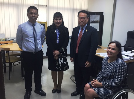 Group photo with Channel 5's 'Khon Thai Tai Rome Rachan' host Dr. Siddhini Kittisiddho and APCD's Mr. Piroon, Ms. Nongnuch Maytarjittipun (Executive Secretary to the Executive Director), and Mr. Sunthorn Nowarat (60+ Plus for All Project Manager)
