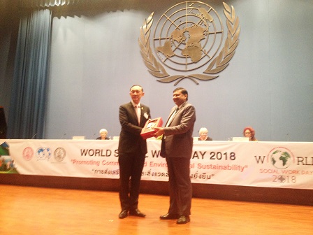 H.E. General Anantaporn Kanjanarat (Minister, Ministry of Social Development and Human Security) with Dr. Nagesh Kumar (Director, Social Development Division, United Nations Economic and Social Commission)