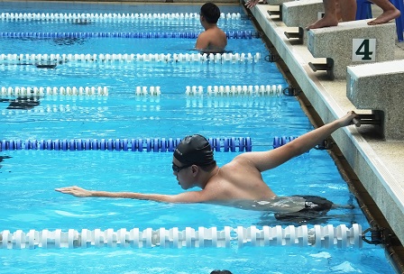 Swimmer with autism showing off his good form at the swimming competition