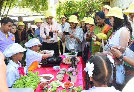 Participants meet the students of the Wat Don Sai School, which applies the Sufficiency Economy approach in its curriculum