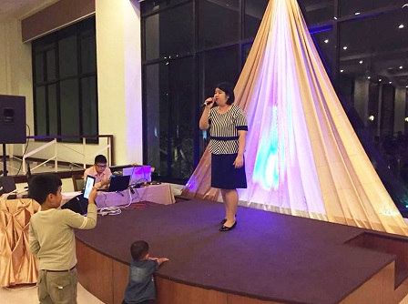 Performance by Ms. Supaanong at the Assembly's Welcome Dinner 