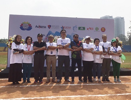 Gesture of solidarity for organizers of the 4th ASEAN Autism Games