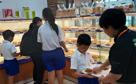 Students learn more about the disability-inclusive 60+ Plus Bakery products