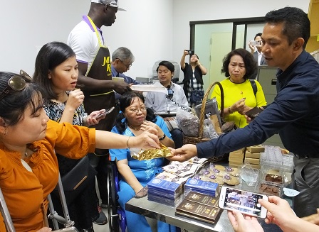 60+ Plus for All Project Manager Mr. Sunthorn Nowarat shares chocolate samples with the visitors