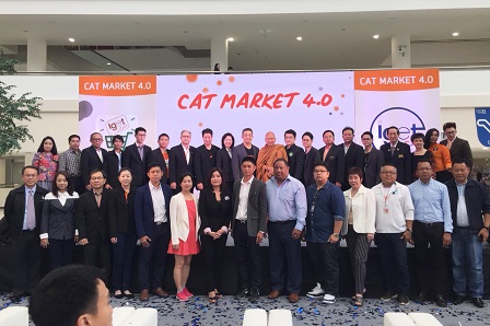 Group photo of all CAT Market 4.0 vendors
