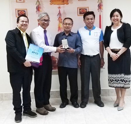 Group photo with APCD representatives with Mr. Khamping Sengtannalath (Director General, Department of Policy, Disability and Elderly, Ministry of Labour and Social Welfare)