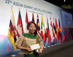 Former ASEAN Autism Network (AAN) Chair Ms. Erlinda Uy Koe is Recipient of ASEAN Prize 2018, Singapore, 11 November 2018
