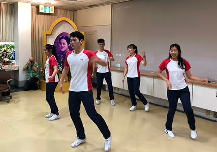 Showcasing traditional Taiwanese culture with song and dance performance 