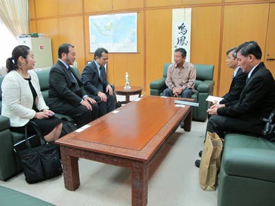 Discussion with H.E. Mr Yamada 