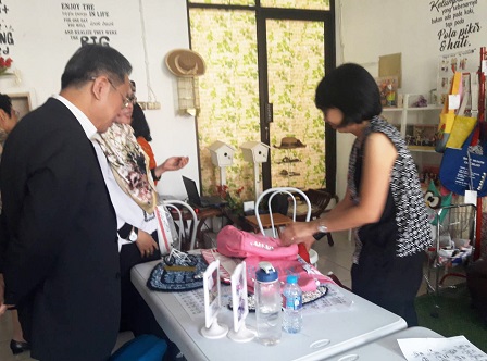 Viewing products created by persons with disabilities