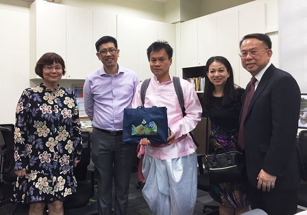 Mr. Suchart Owatwanasakul (President, Association for Persons with Intellectual Disability of Thailand presenting a token of appreciation to Mr. Matthew