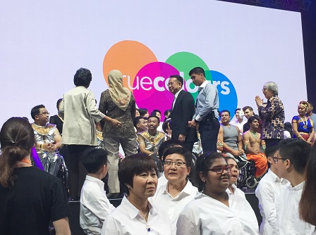 Introduction of the Thai Wheelchair Dance Team by Mr. Piroon to the President of Singapore