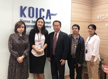 Group photo with Mr. Piroon Laismit (Executive Director, APCD), Mr. Watcharapol Chuengcharoen (Chief, Networking & Collaboration), Ms. Flora Gurung (Officer, Networking & Training), and KOICA's Ms. Eun Young Choi (Volunteer Program Manager) and Ms. Tassawan Boonsawas (Assistant Manager)