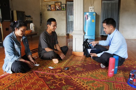 Coffee Farmer in Pakchong Talking with Bank Officer