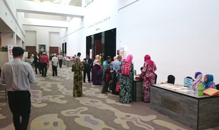 Participants coming to the registration