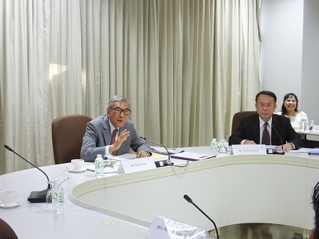 Executive Board Chairman H.E. Dr. Tej Bunnag presides over the meeting