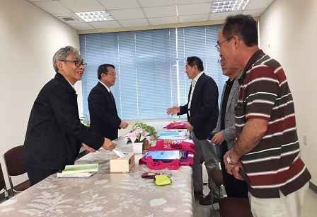 Brief introduction between Community Development Manager Mr. Somchai Rungsilp and visitors from Japan Autonomous Academy and Hokusei Gakwen University