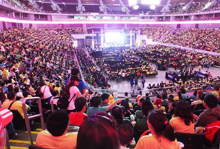 More than 20,000 Angels Walk for Autism participants attending the opening ceremonies