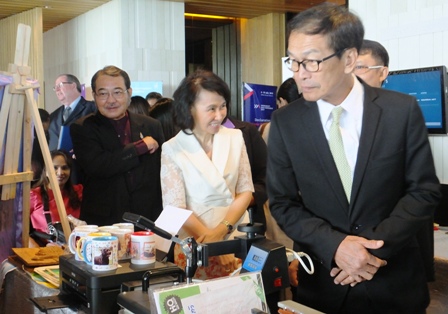 Exhibition tour with Mr. Vichien Chavalit (Permanent Secretary) and Mrs. Napa Setthakorn (Director General, Department of Empowerment of Persons with Disabilities) of the Ministry of Social Development and Human Security of Thailand