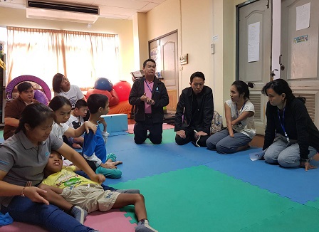 Mr. Watcharapol Chuengcharoen (Chief, Networking and Collaboration, APCD) acknowledging and explaining the importance of parent involvement in their child's holistic development