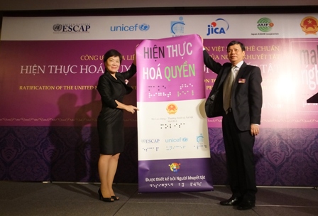 Handover of the "Make the Right Real" roll-up