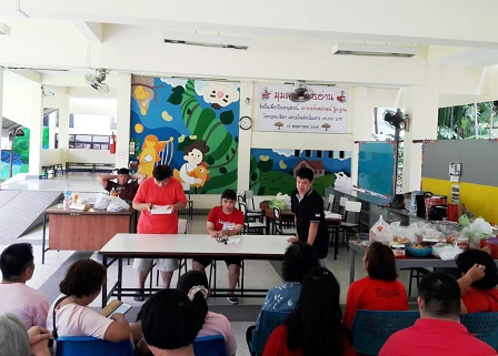 The Dao Ruang Group deputy president announces the outcome of the meeting