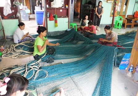 Field visit to a net repair shop that employs persons with disabilities in Pyapon