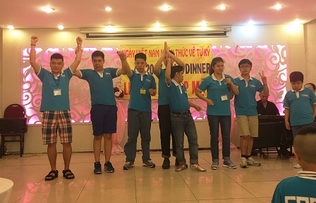 A token of appreciation from a Chuo University student representative