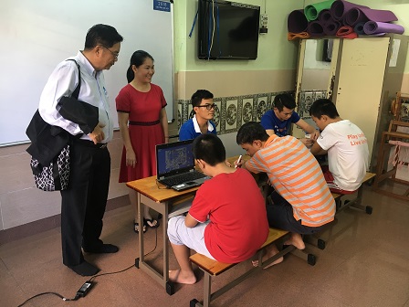 Observing teenagers with autism having computer training skills