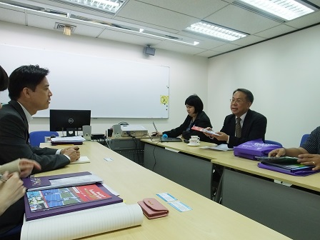 APCD Executive Director Mr. Piroon Laismit presenting new APCD publications to Japan Foundation Director General Mr. Norihiko Yoshioka